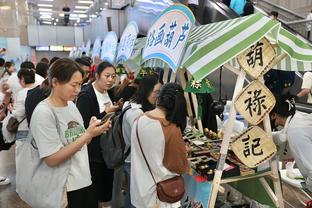 真没手感！邹雨宸半场7投0中一分未得 但拼下4个前场板